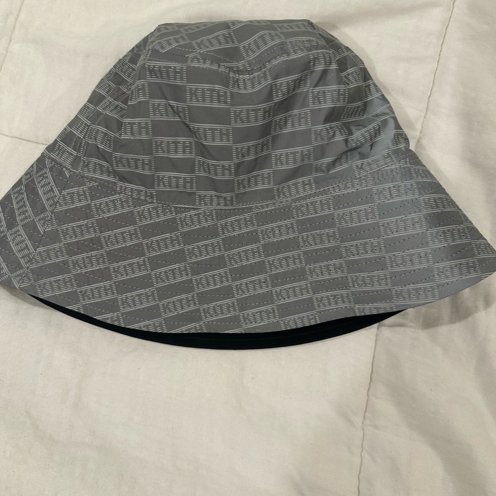 Kith- reversible bucket hat